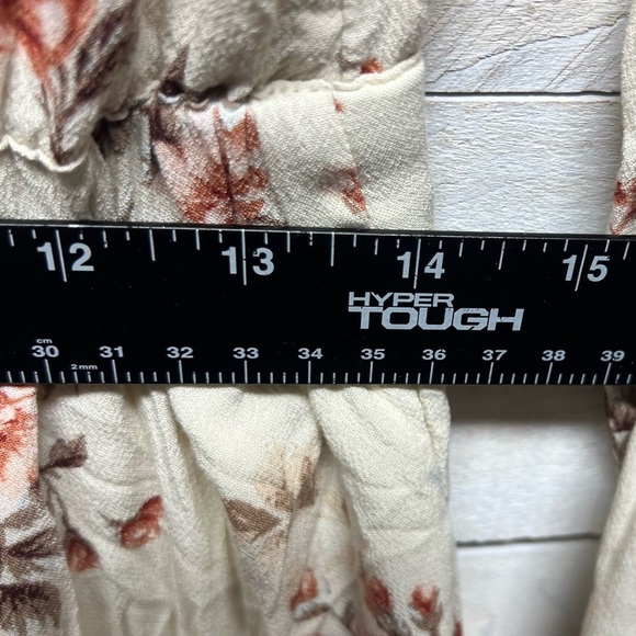 American‎ Eagle Romper Womens Medium Ivory Floral Bell Sleeve Ruffle Pockets - Picture 12 of 12